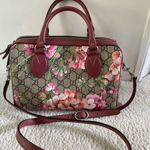 GUCCI GG Supreme Monogram Blooms Medium Top Handle